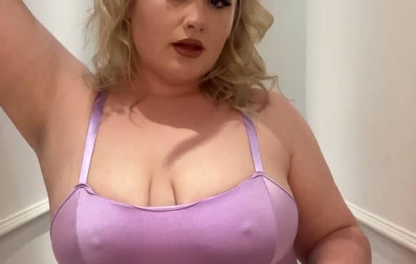profile photo of CurvyBustyBlondex