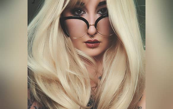 profile photo of Fuck_Doll
