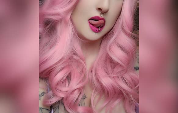 profile photo of Fuck_Doll