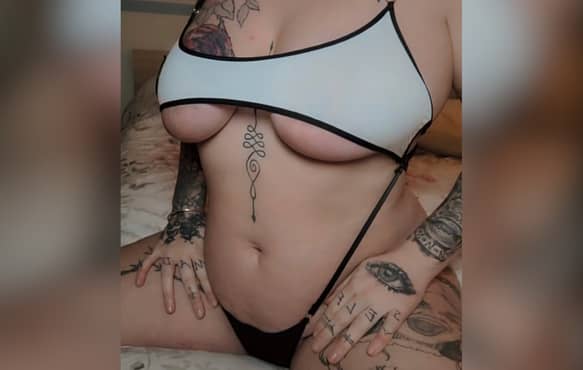 profile photo of Fuck_Doll