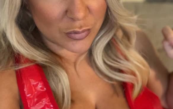 profile photo of Bustyblondebabe32